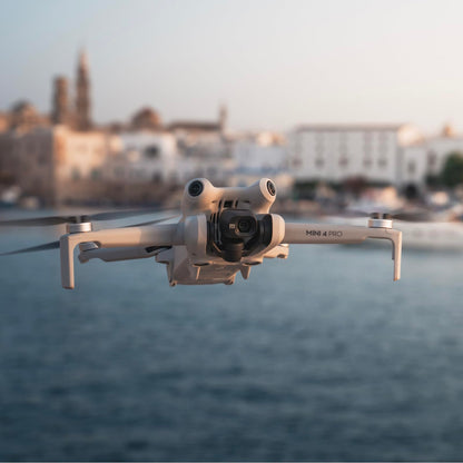 DJI Bundle avec Mini 4 Pro Fly More avec RC 2 (Radiocommande avec Écran), Mini Drone Pliable avec Caméra 4K, Moins de 0,549 lb/249 g, Temps de Vol de 34 min, 2 Batteries Supplémentaires, C0