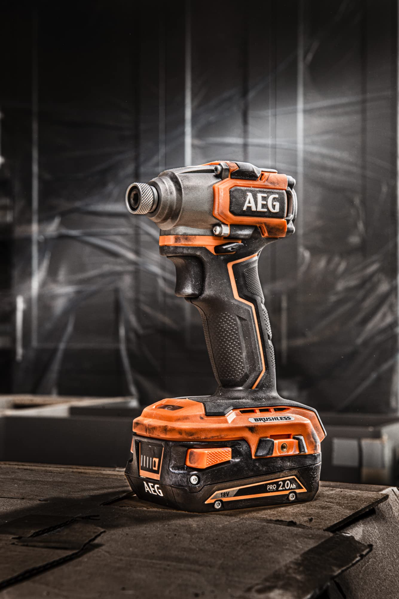 AEG - Visseuse à Chocs Sans Fil - Pour Vissage en Série sur Moyens et Gros Chantiers - Moteur Brushless - 3 Vitesses - LED d'Éclairage - Revêtement Softgrip - BSS18SBL-0