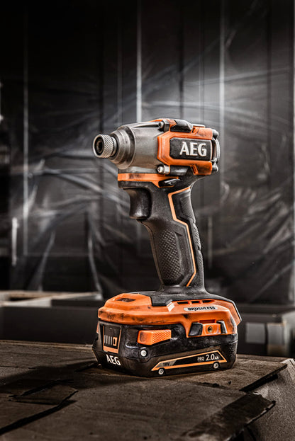 AEG - Visseuse à Chocs Sans Fil - Pour Vissage en Série sur Moyens et Gros Chantiers - Moteur Brushless - 3 Vitesses - LED d'Éclairage - Revêtement Softgrip - BSS18SBL-0