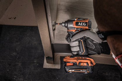 AEG - Visseuse à Chocs Sans Fil - Pour Vissage en Série sur Moyens et Gros Chantiers - Moteur Brushless - 3 Vitesses - LED d'Éclairage - Revêtement Softgrip - BSS18SBL-0