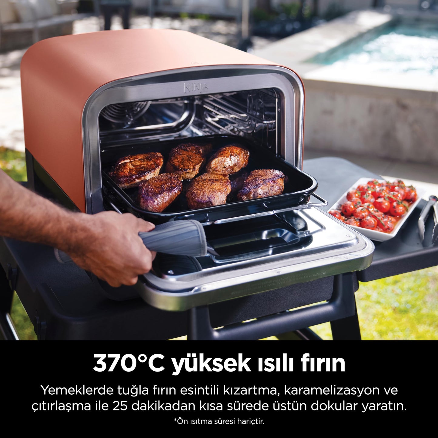 Ninja Woodfire Four à pizza extérieur électrique 8-en-1, rotissoire & fumoir barbecue avec grille, plaque pro-heat, pierre à pizza, granulés de bois et pelle, 6 réglages, orange foncé OO101EU