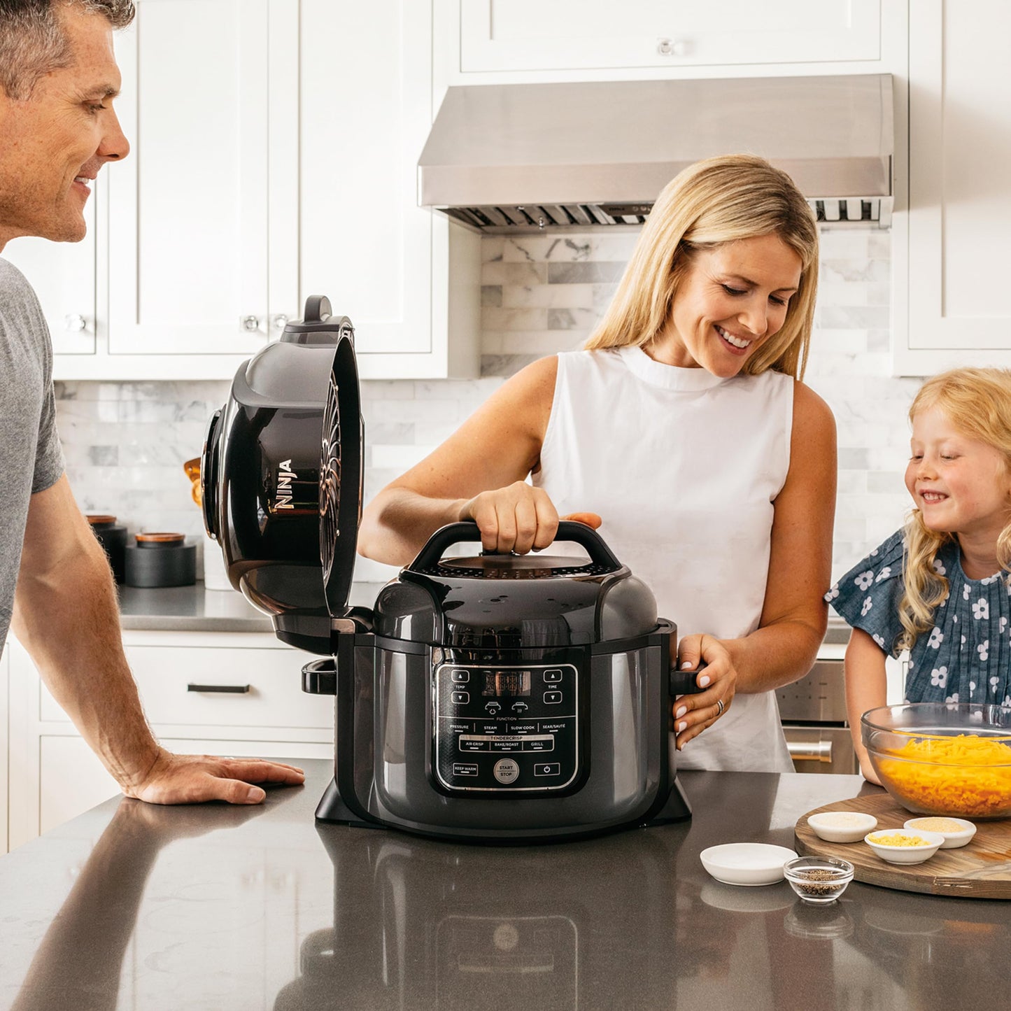 Ninja Multicuiseur Foodi, Air Fryer, 7-en-1, 6L, 7 fonctions de cuisson, Autocuiseur Multifonction, Cuisson sous pression, Friture à l'air, Cuisson lente, Gril et plus, Acier brossé et Noir, OP300EU